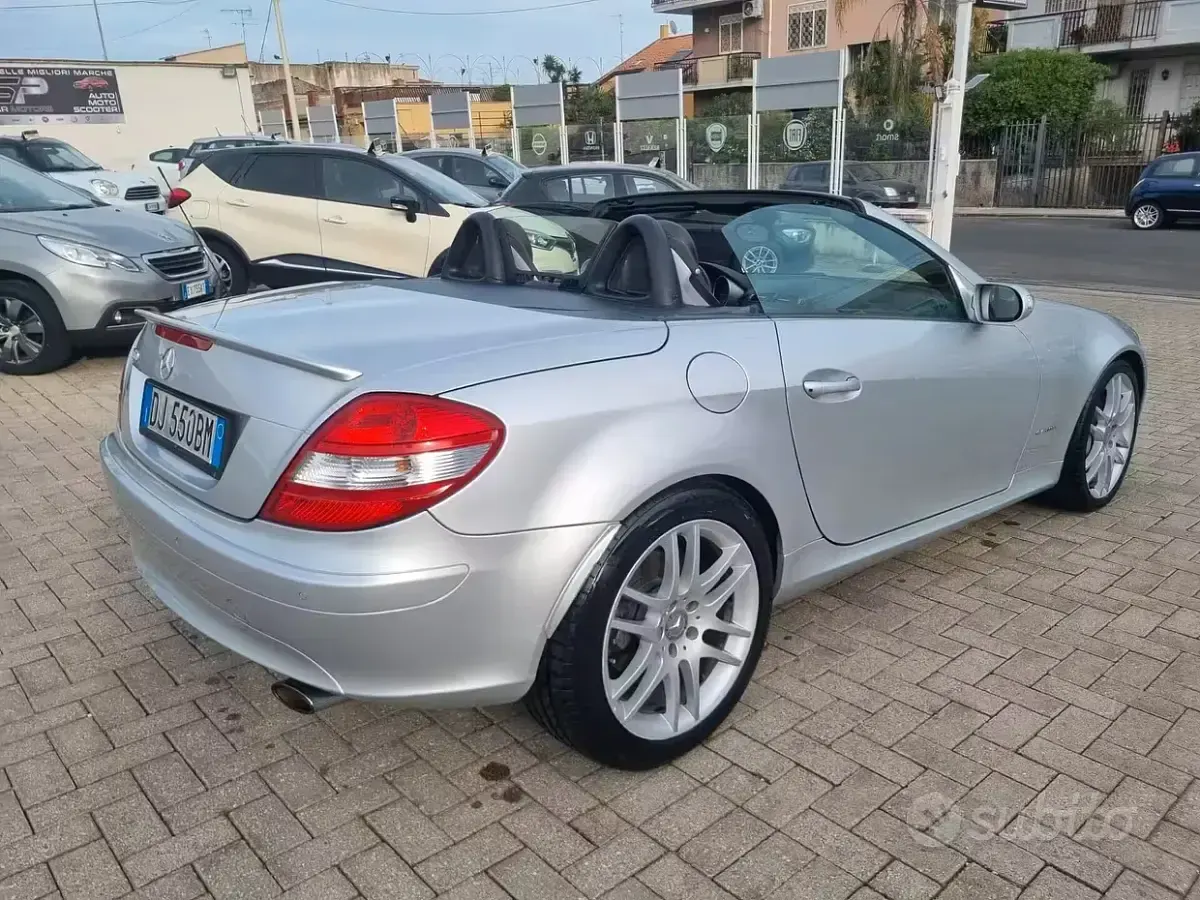 Usata Mercedes SLK200 163 CV (119 kW) 2007 Grigio Cabrio