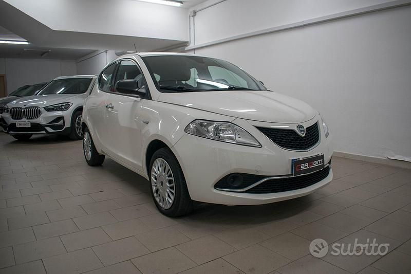 Usata Lancia Ypsilon Silver 69 CV (50 kW) 2016 Bianco Utilitaria