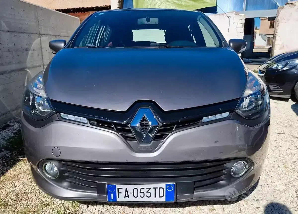 Usata Renault Clio IV 75 CV (55 kW) 2015 Grigio Berlina