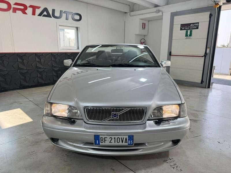 Usata Volvo C70 193 CV (141 kW) 1999 Argento Cabrio