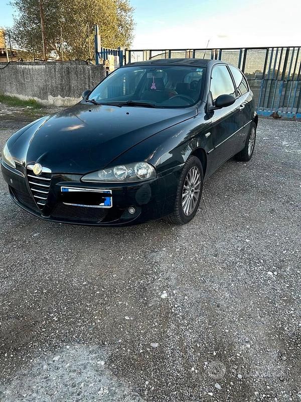 Usata Alfa Romeo 147 120 CV (88 kW) 2006 Nero Utilitaria