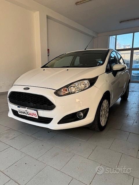 Usata Ford Fiesta Business Edition 95 CV (69 kW) 2017 Bianco Berlina