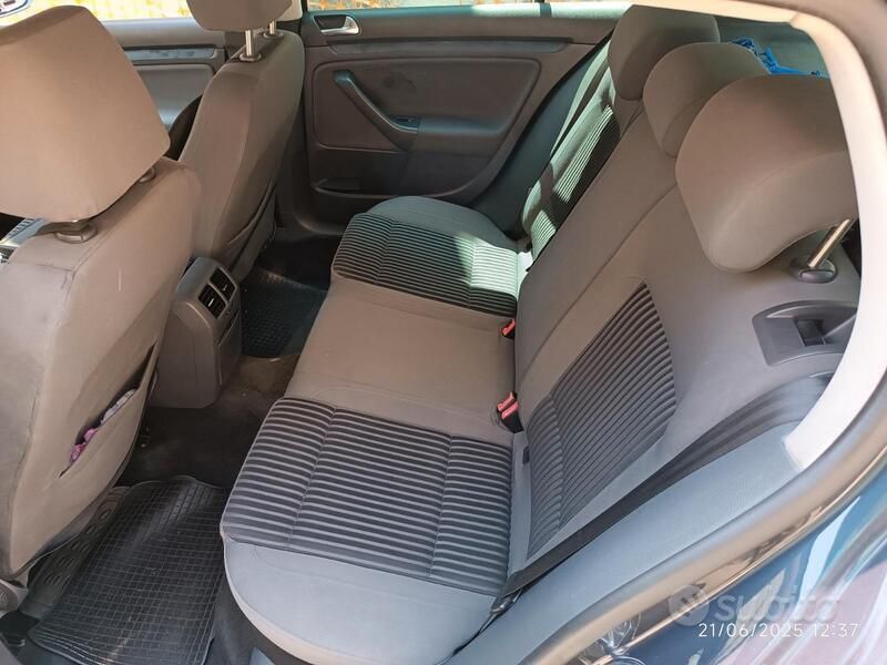 Usata VW Golf V 140 CV (102 kW) 2007 Blu Utilitaria