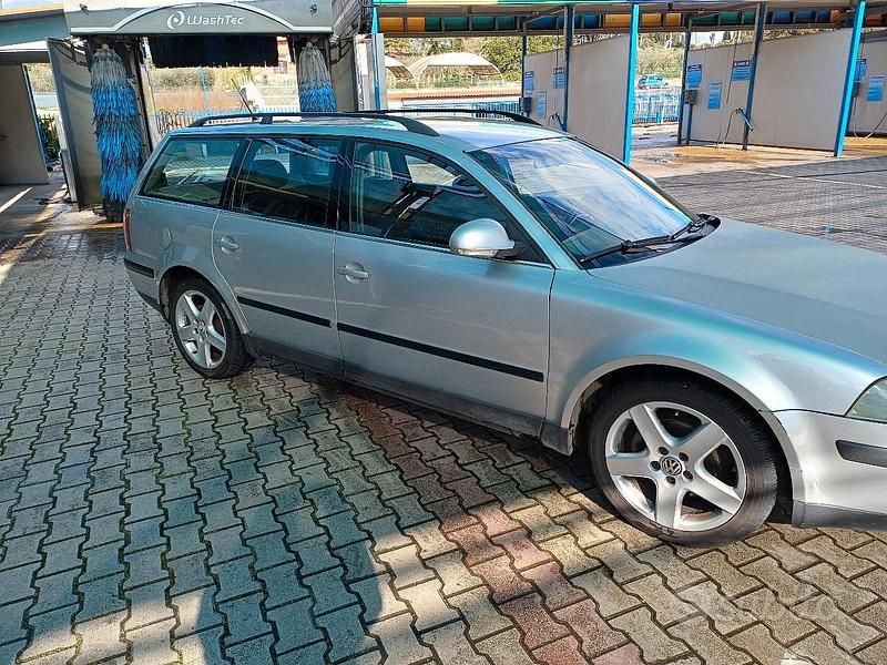 Usata VW Passat 130 CV (95 kW) 2004 Grigio Berlina