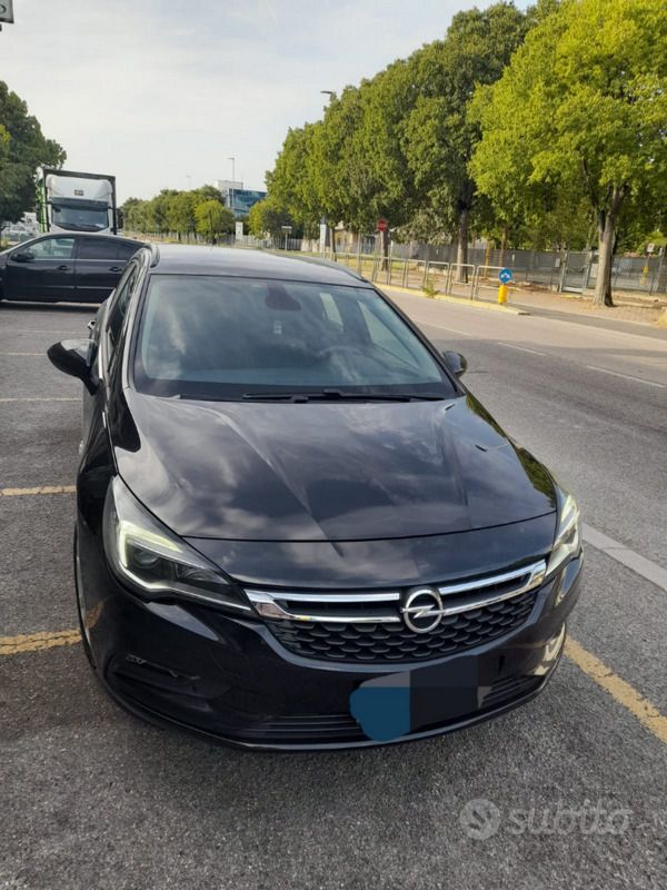 Usata Opel Astra 110 CV (80 kW) 2016 Nero Station wagon