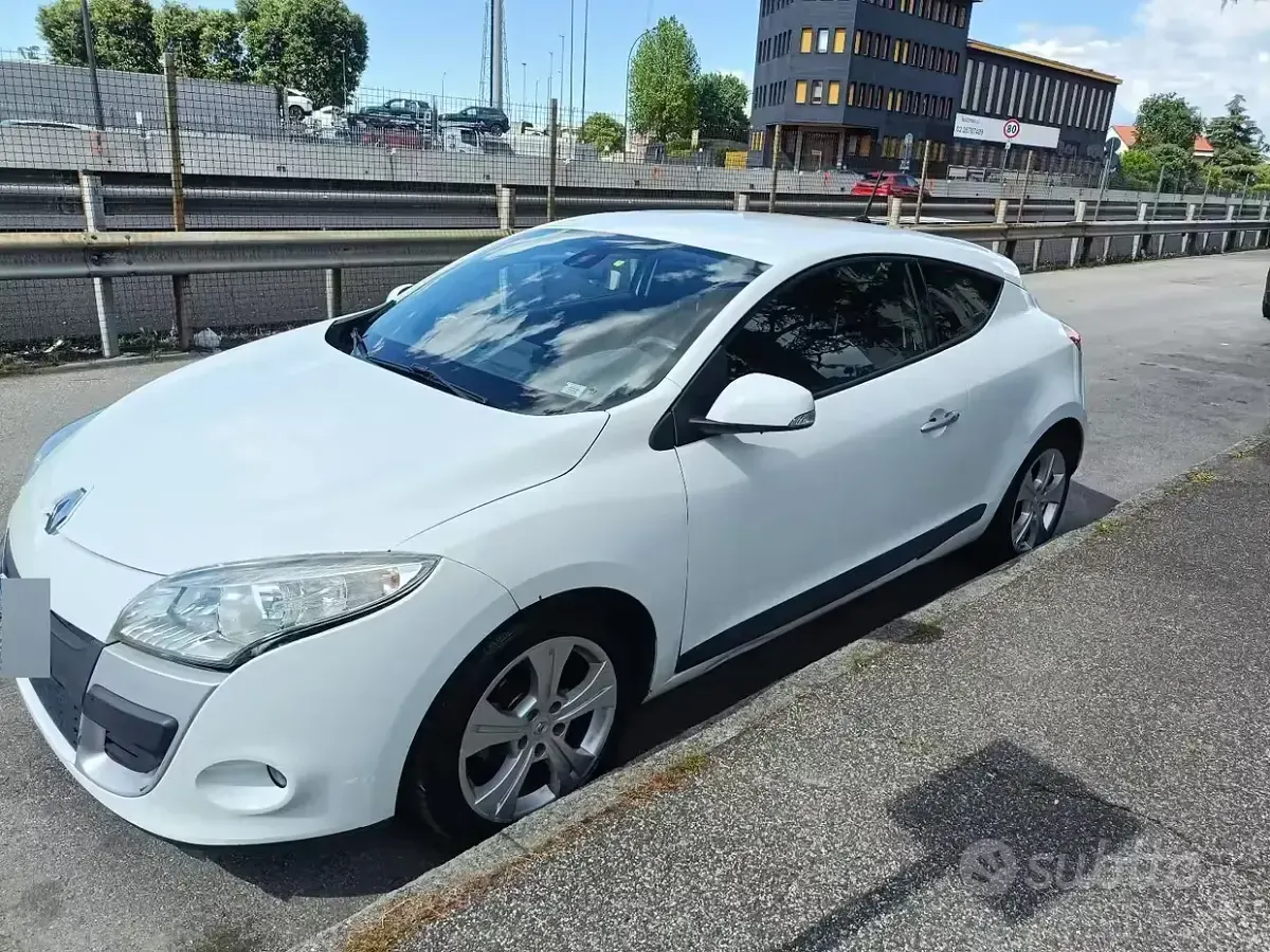 Usata Renault Mégane Coupé 110 CV (80 kW) 2011 Bianco Coupé