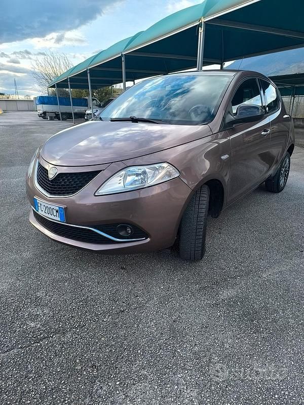 Usata Lancia Ypsilon Platinum 80 CV (58 kW) 2016 Utilitaria