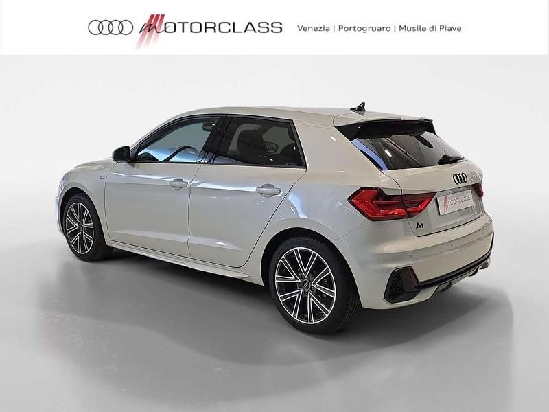 Nuova Audi A1 Sportback S-Line 116 CV (85 kW) 2025 Bianco ghiacciaio metallizzato Utilitaria