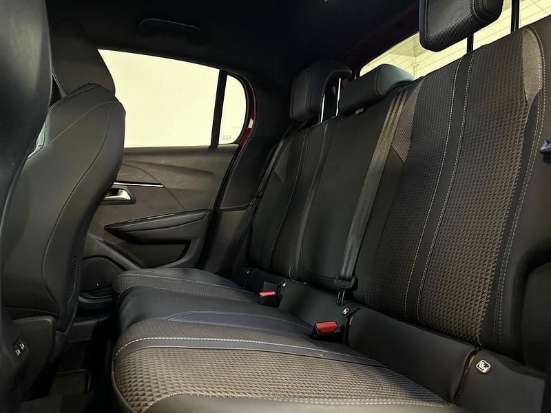 Usata Peugeot e-208 GT 100 kW (136 CV) 2022 Rosso Utilitaria