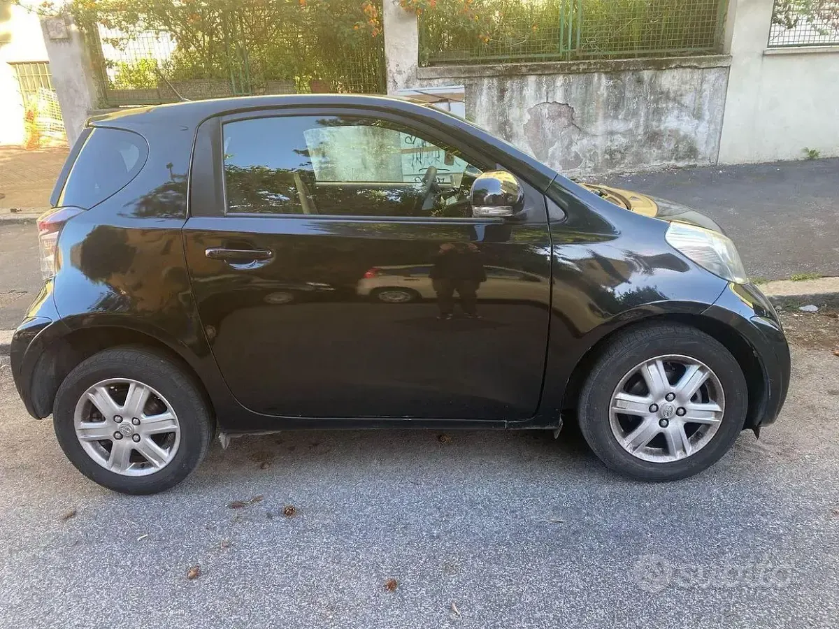 Usata Toyota iQ 68 CV (50 kW) 2009 Nero Utilitaria