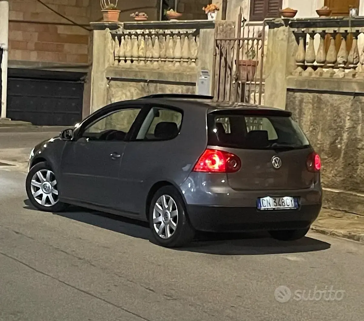 Usata VW Golf V 105 CV (77 kW) 2004 Grigio Utilitaria