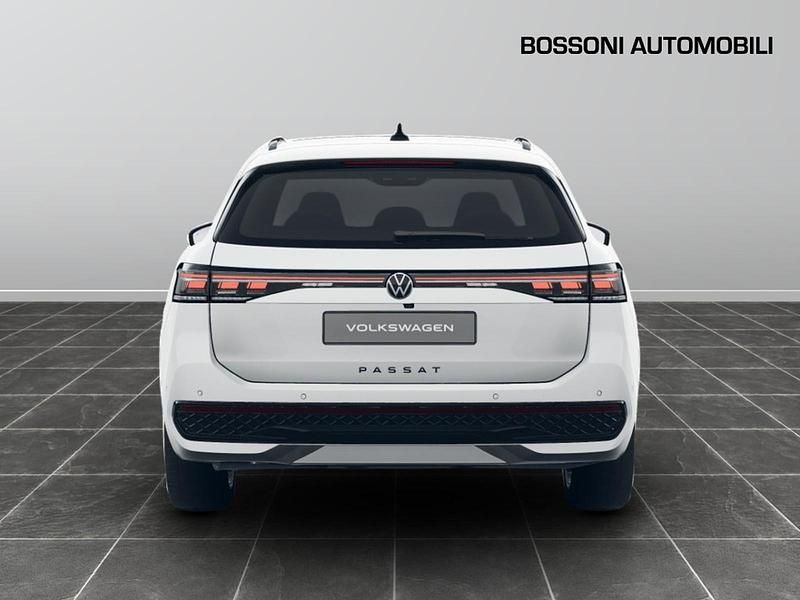 Nuova VW Passat R-line Plus 150 CV (110 kW) 2025 Bianco Station wagon