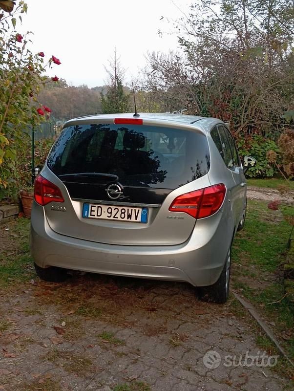 Usata Opel Meriva Cosmo 95 CV (69 kW) 2011 Grigio Monovolume