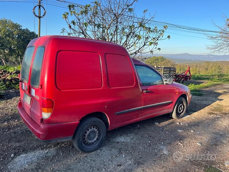 Usata VW Caddy 64 CV (47 kW) 2000 Rosso Monovolume