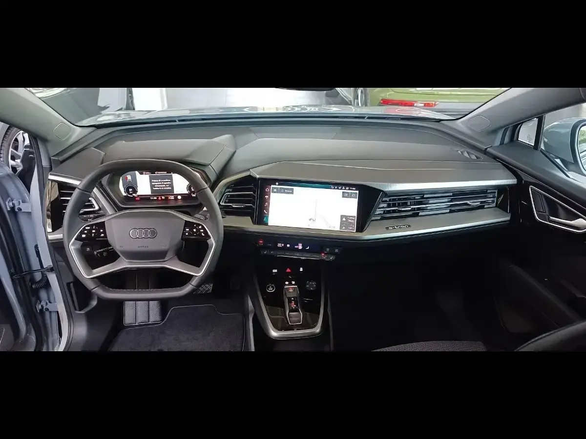 Käytetty Audi Q4 e-tron S-Line 88 kW (121 HP) 2024 Hopea Katumaasturi