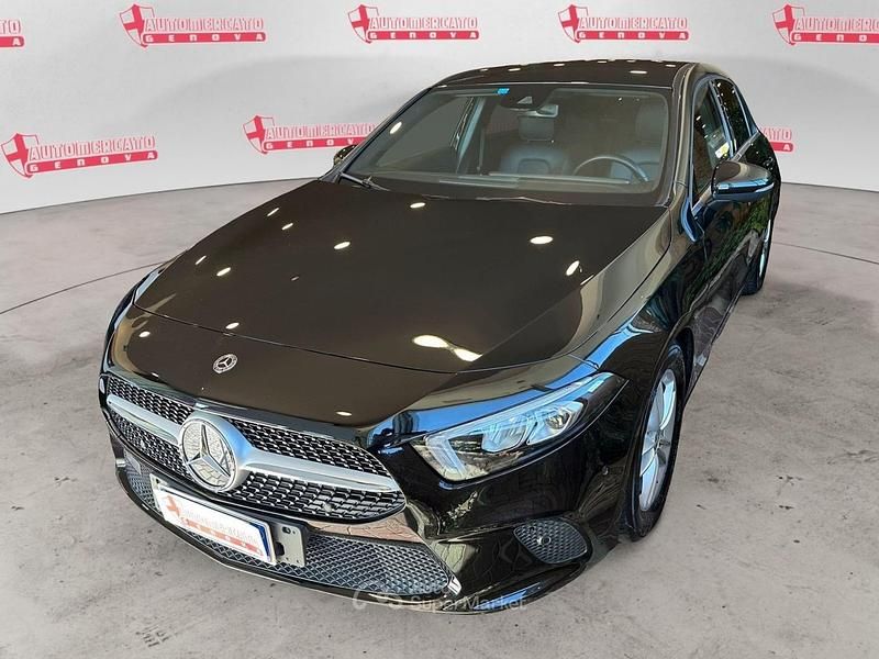 Nero Usata 2021 Mercedes A160 Business Tre volumi | 19.900 € (Molto cara) - Immagine 1/4