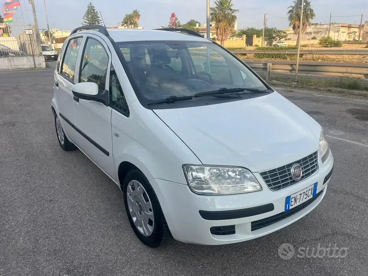 Usata Fiat Idea Dynamic 77 CV (56 kW) 2012 Bianco Monovolume