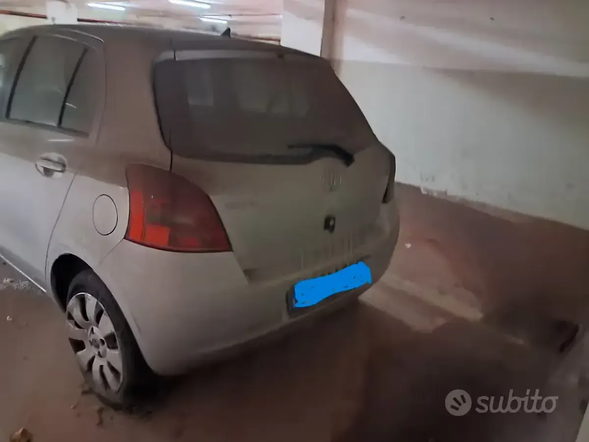 Usata Toyota Yaris 90 CV (66 kW) 2007 Grigio Utilitaria