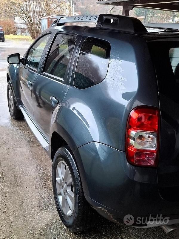 Usata Dacia Duster Lauréate 110 CV (80 kW) 2017 Grigio SUV