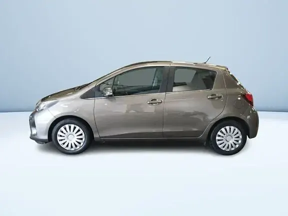 Usata Toyota Yaris Lounge 69 CV (50 kW) 2017 Grigio Berlina