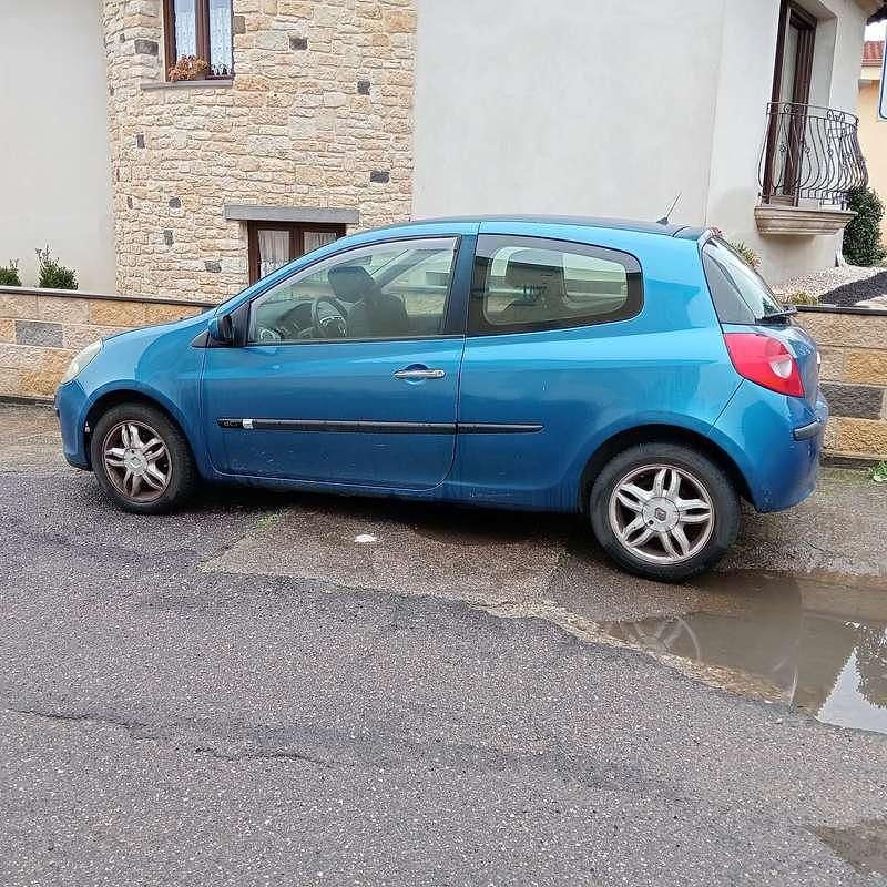 Usata Renault Clio II Dynamique 106 CV (77 kW) 2006 Berlina