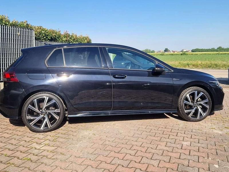 Usata VW Golf VIII R-line 150 CV (110 kW) 2022 Nero Berlina