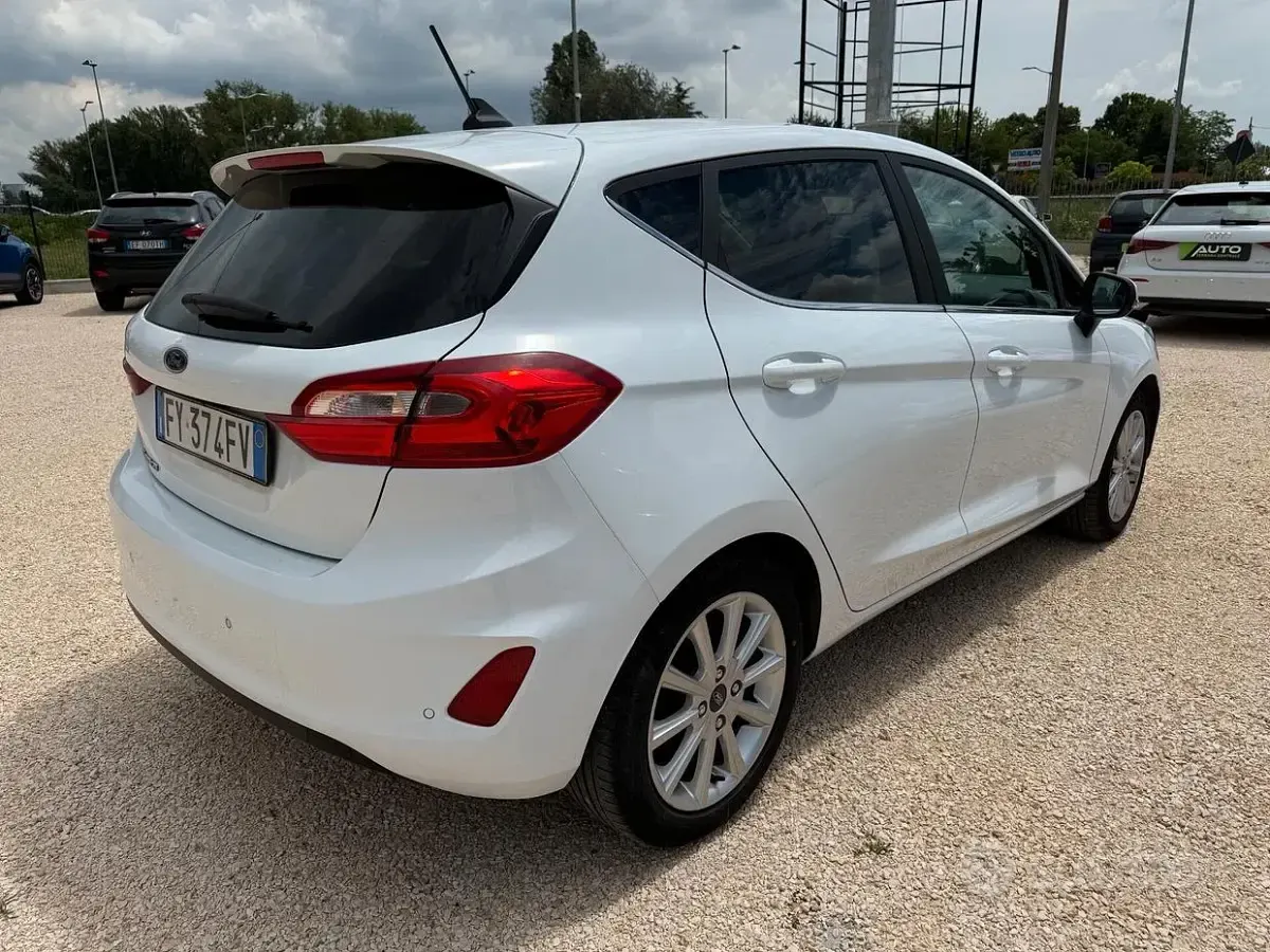 Usata Ford Fiesta Titanium 75 CV (55 kW) 2020 Bianco Utilitaria