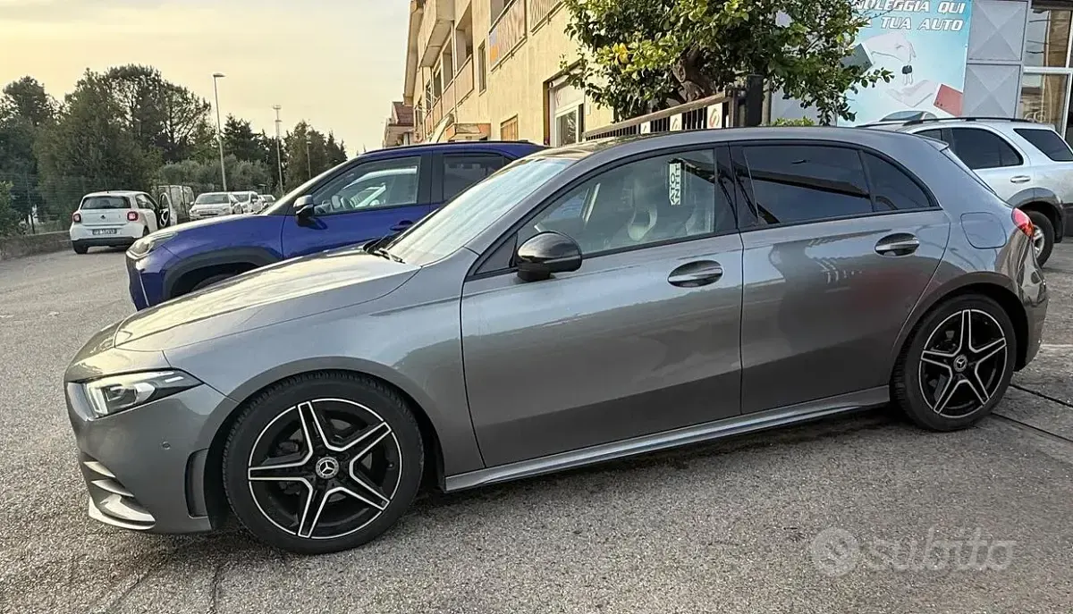 Usata Mercedes A180 Premium 116 CV (85 kW) 2020 Grigio Berlina
