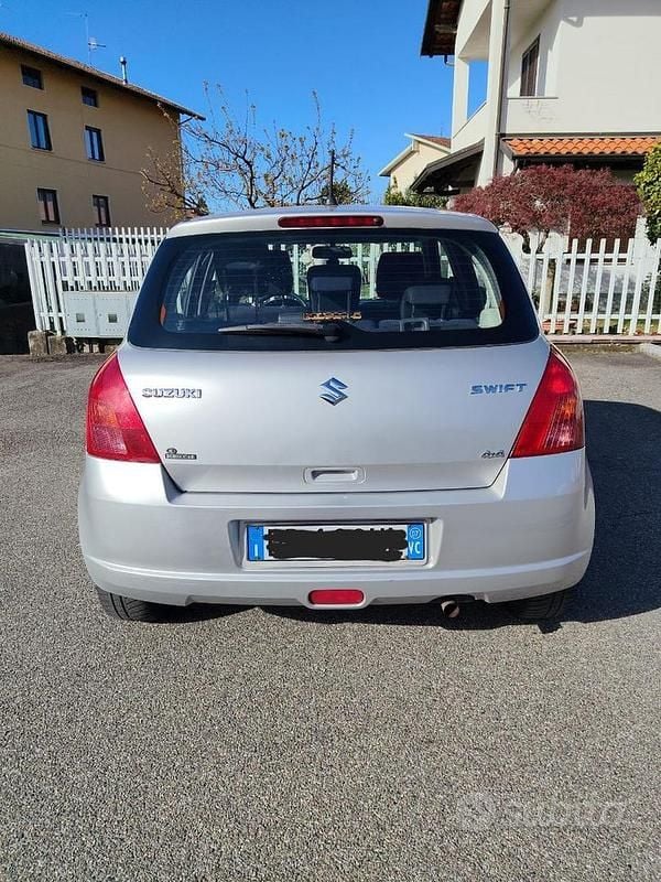 Usata Suzuki Swift 92 CV (67 kW) 2007 Grigio Utilitaria