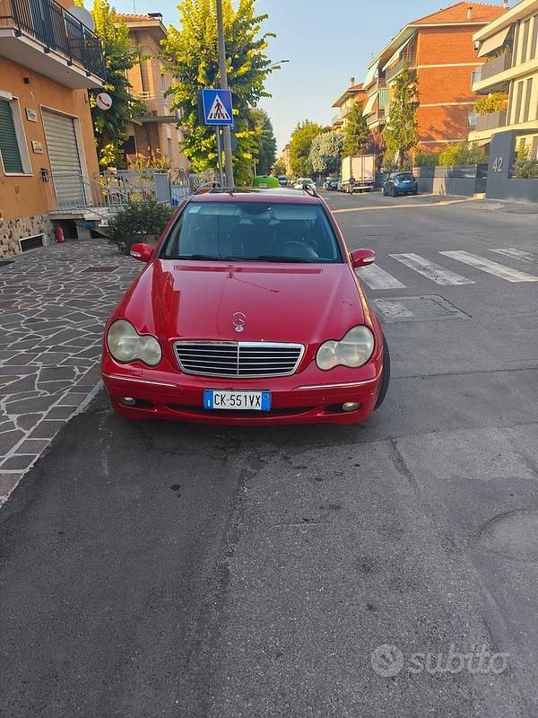 Rosso Usata 2003 Mercedes C220 Station wagon | 2500 € (Buon prezzo) - Immagine 1/4