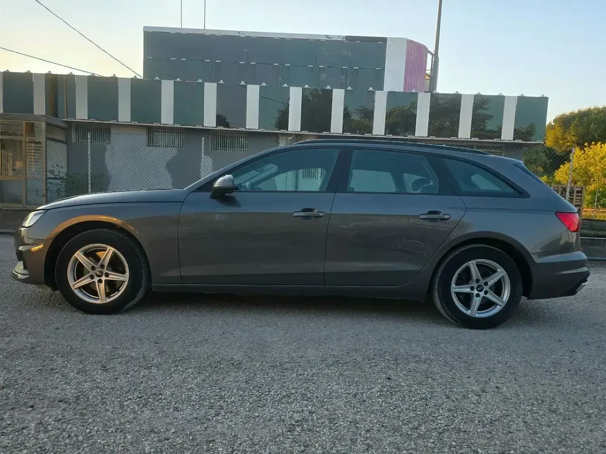 Usata Audi A4 Business 163 CV (119 kW) 2022 Grigio Station wagon