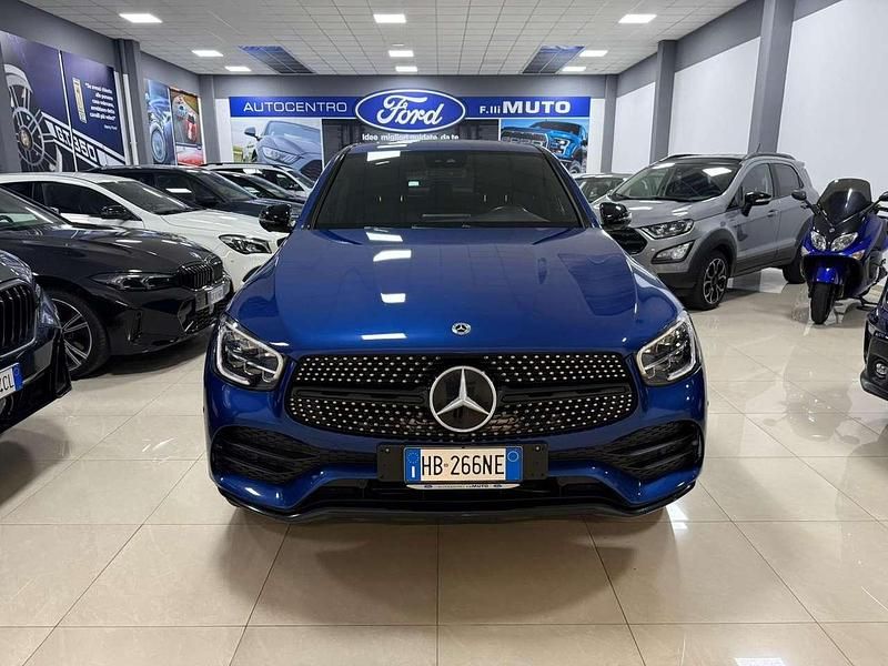 Usata Mercedes GLC300e Premium 194 CV (142 kW) 2022 Cavansite blue SUV