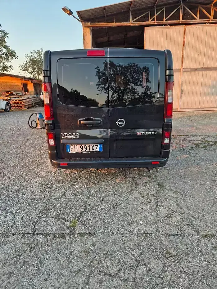 Usata Opel Vivaro 120 CV (88 kW) 2017 Nero Monovolume