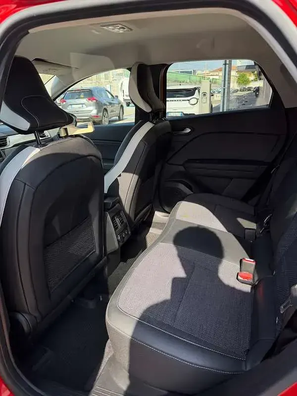Usata Renault Captur Techno 101 CV (74 kW) 2024 Rosso SUV