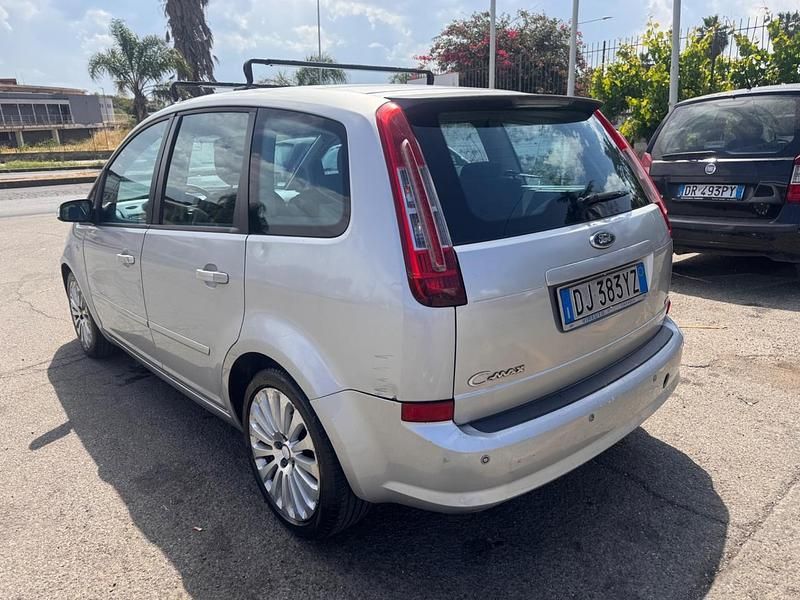 Usata Ford Focus Ghia 115 CV (84 kW) 2007 Argento Berlina