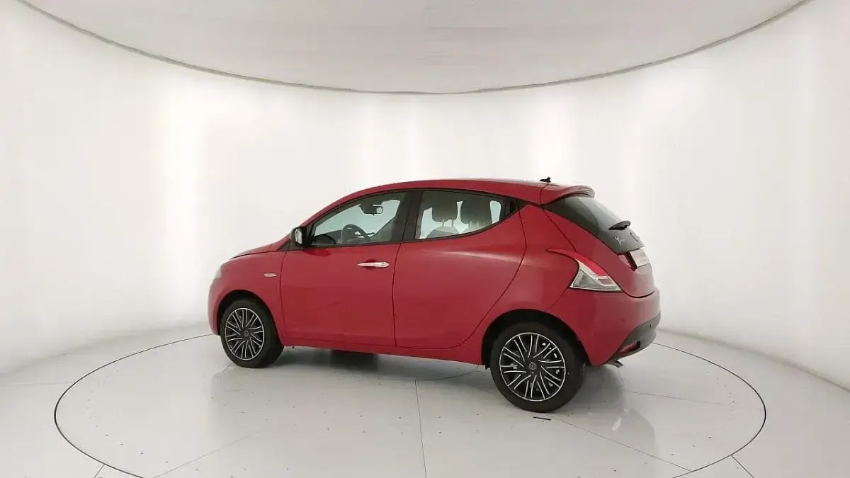 Usata Lancia Ypsilon Gold 69 CV (50 kW) 2022 Rosso Utilitaria