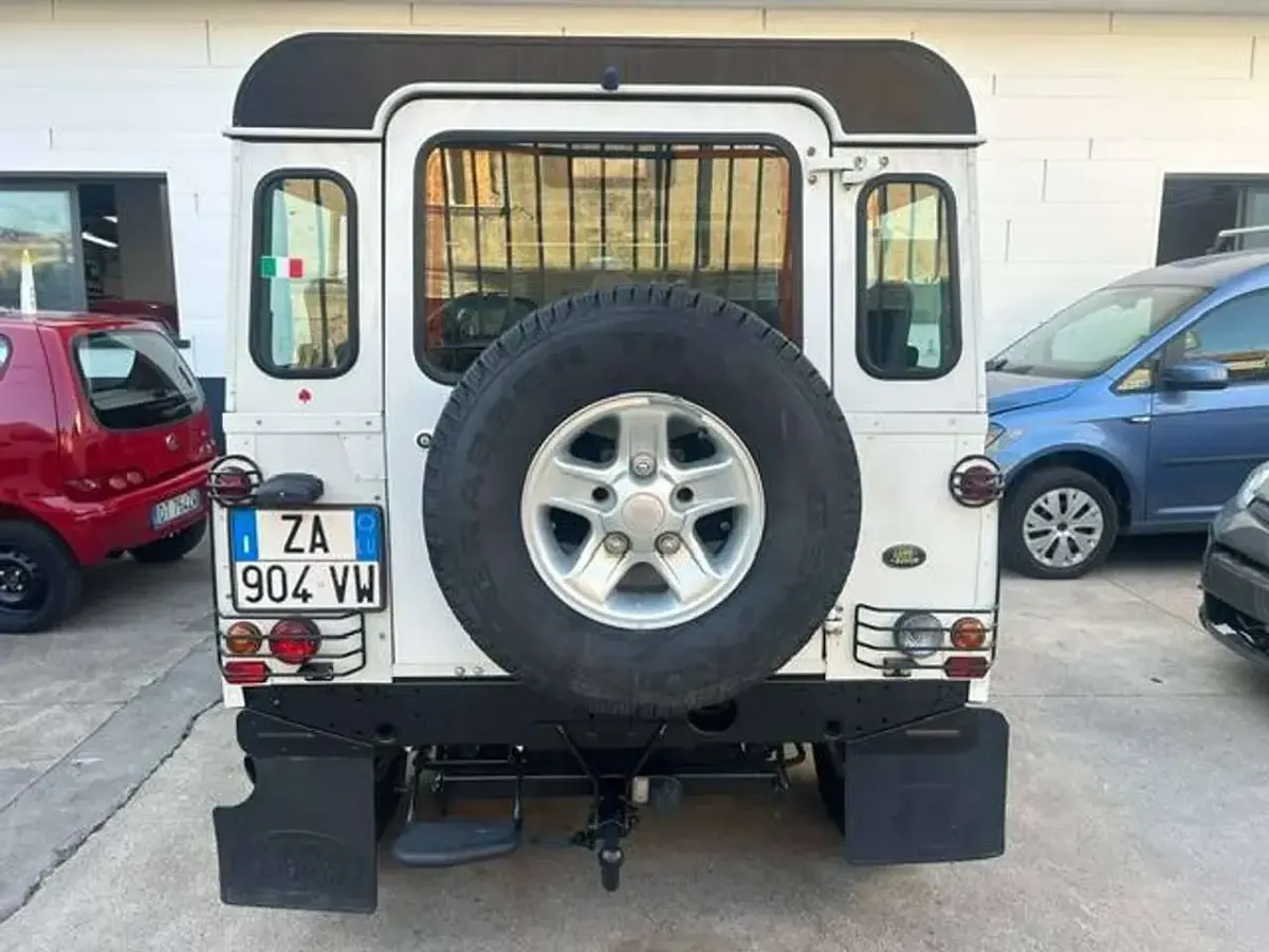 Usata Land Rover Defender S 122 CV (89 kW) 2004 Bianco Station wagon