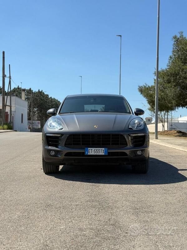 Grigio Usata 2016 Porsche Macan SUV | 29.900 € (Ottimo prezzo) - Immagine 1/4