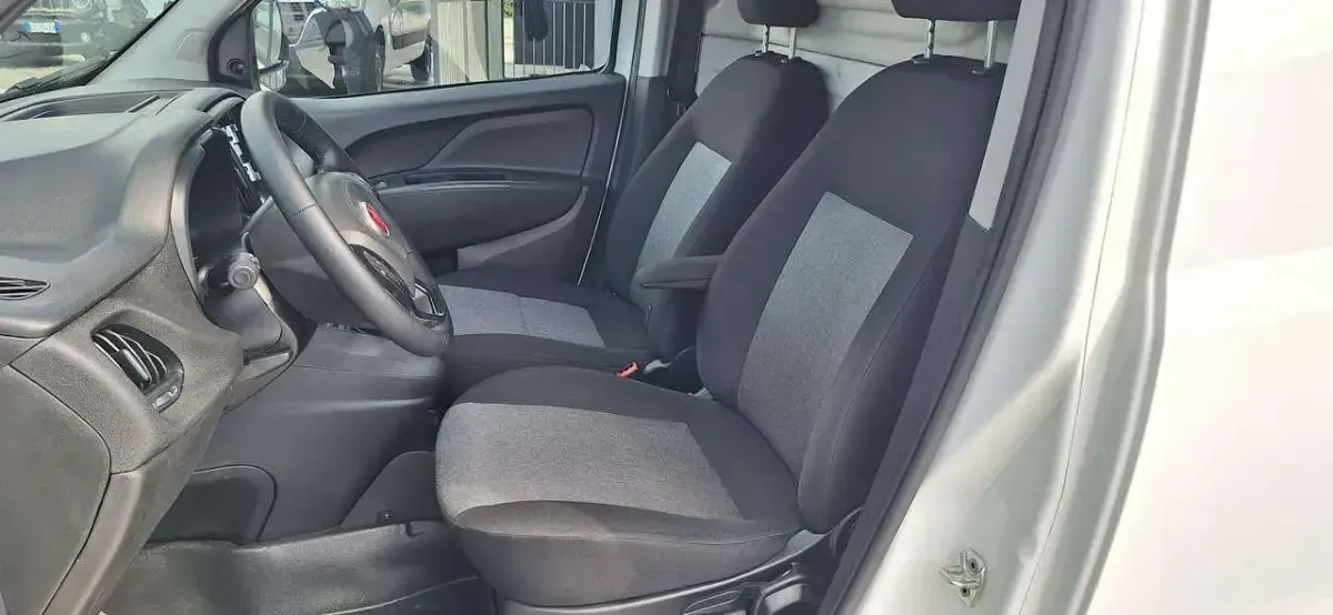 Usata Fiat Doblò 120 CV (88 kW) 2018 Bianco pastello Monovolume