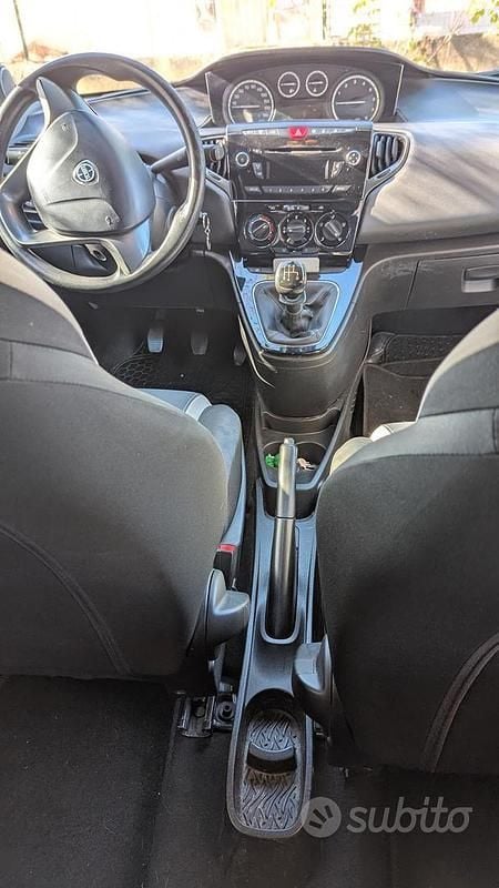 Usata Lancia Ypsilon 85 CV (62 kW) 2014 Bianco Utilitaria