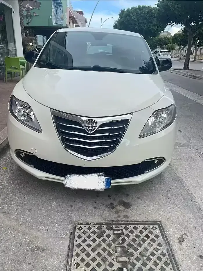Usata Lancia Ypsilon 85 CV (62 kW) 2013 Bianco Utilitaria