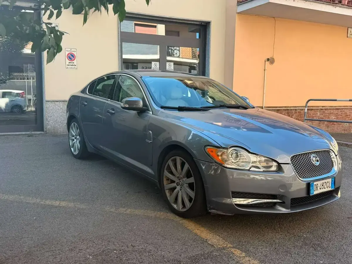 Usata Jaguar XF Premium Luxury 207 CV (152 kW) 2008 Grigio Berlina