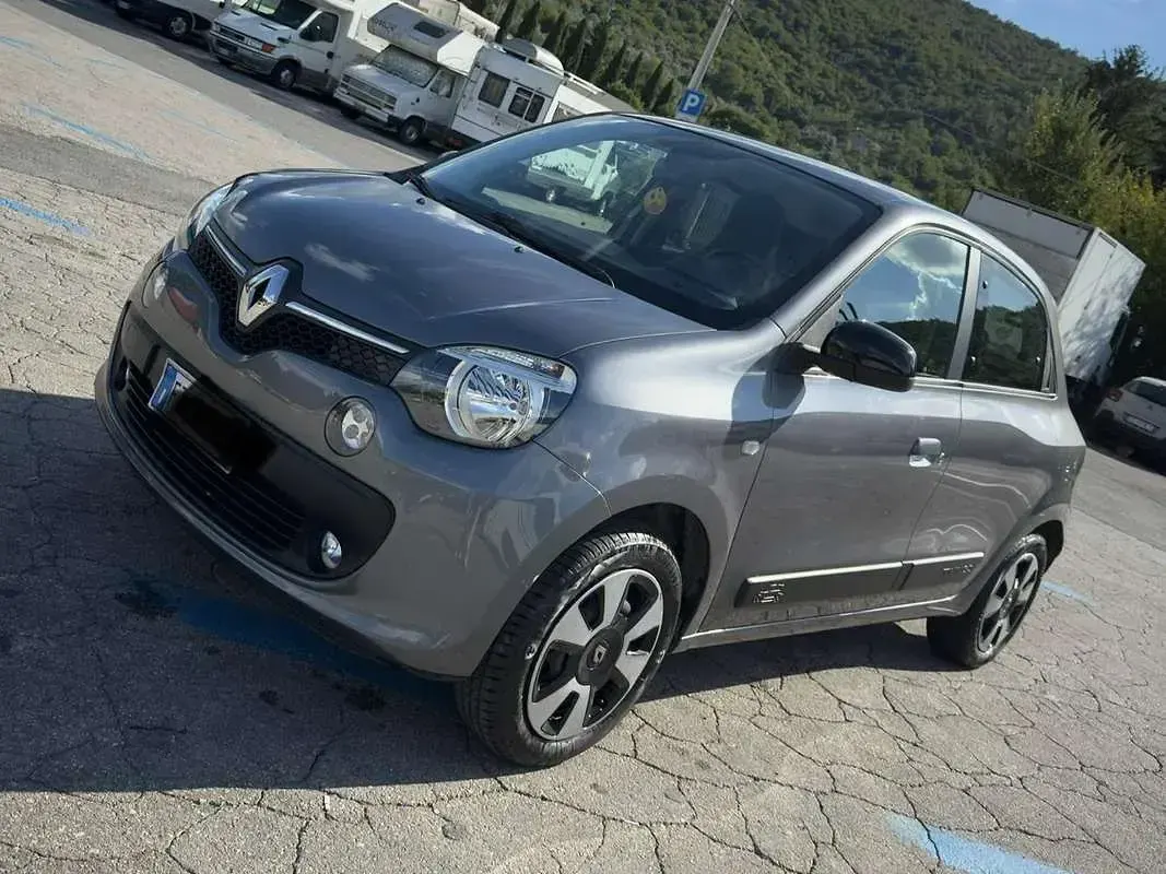 Usata Renault Twingo SE 69 CV (50 kW) 2018 Argento Utilitaria