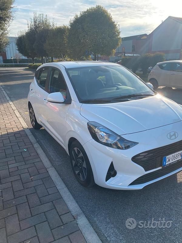 Bianco Usata 2024 Hyundai i10 Due volumi | 13.000 € (Buon prezzo) - Immagine 1/4