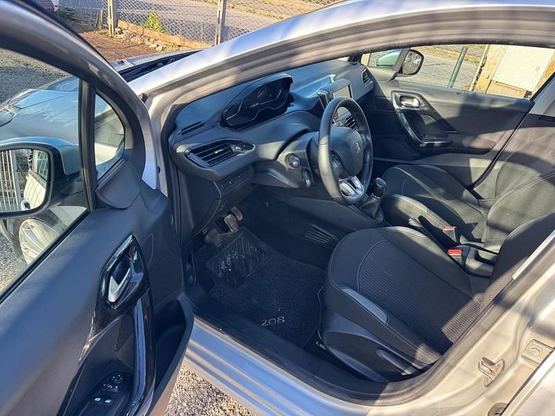 Usata Peugeot 208 Active 81 CV (59 kW) 2015 Argento Utilitaria