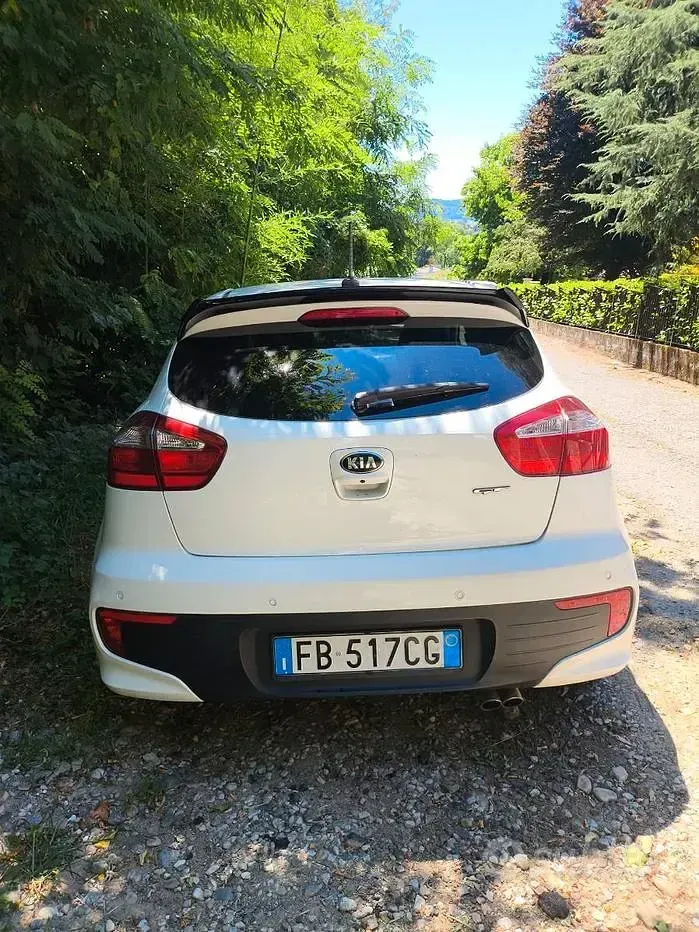 Usata Kia Rio 90 CV (66 kW) 2016 Bianco Utilitaria
