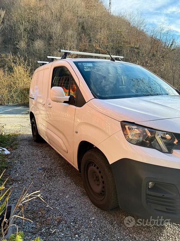 Gebraucht Peugeot Partner 102 PS (75 kW) 2019 Weiß Van / Kleinbus