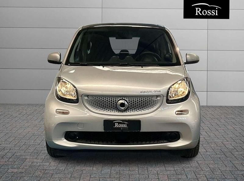 Usata Smart ForTwo Electric Drive Passion 41 kW (56 CV) 2018 Grigio chiaro Coupé
