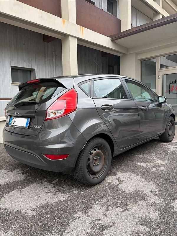 Usata Ford Fiesta Business Edition 60 CV (44 kW) 2017 Grigio Berlina