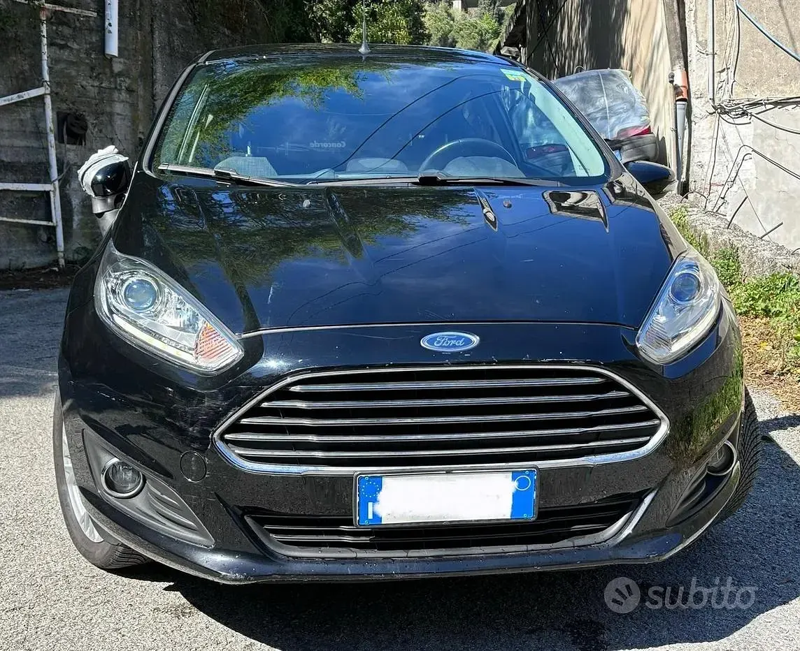 Second-hand Ford Fiesta 100 CP (73 kW) 2016 Negru Hatchback